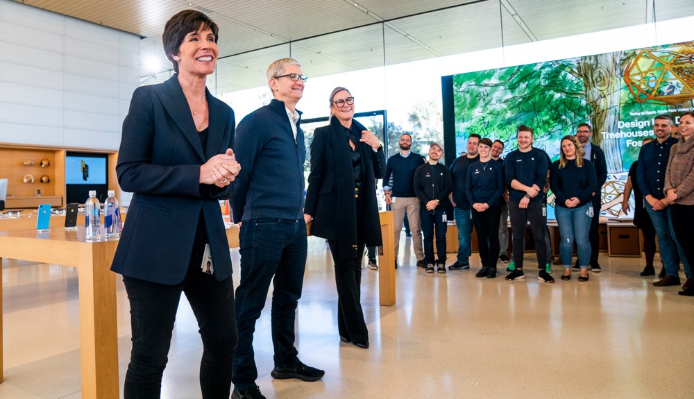 Deirdre O'Brien, Tim Cook, Angela Ahrendts